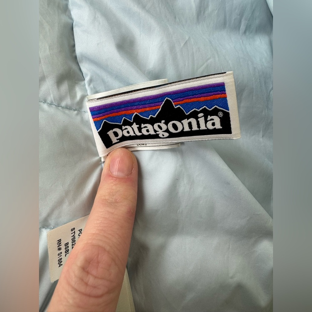 Patagonia Periwinkle Youth Puffer Vest. Size L 12 Youth - Picture 5 of 9